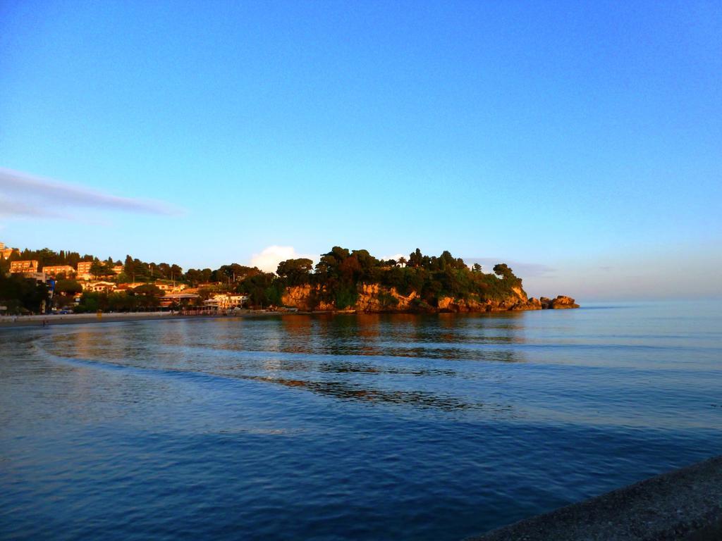 Hotel Cruiser Ulcinj Bagian luar foto