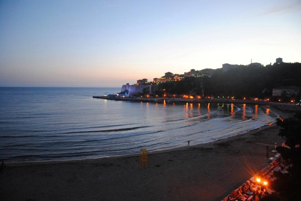 Hotel Cruiser Ulcinj Bagian luar foto