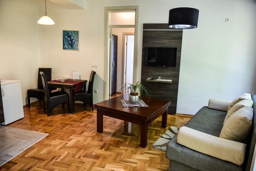 Hotel Cruiser Ulcinj Bagian luar foto