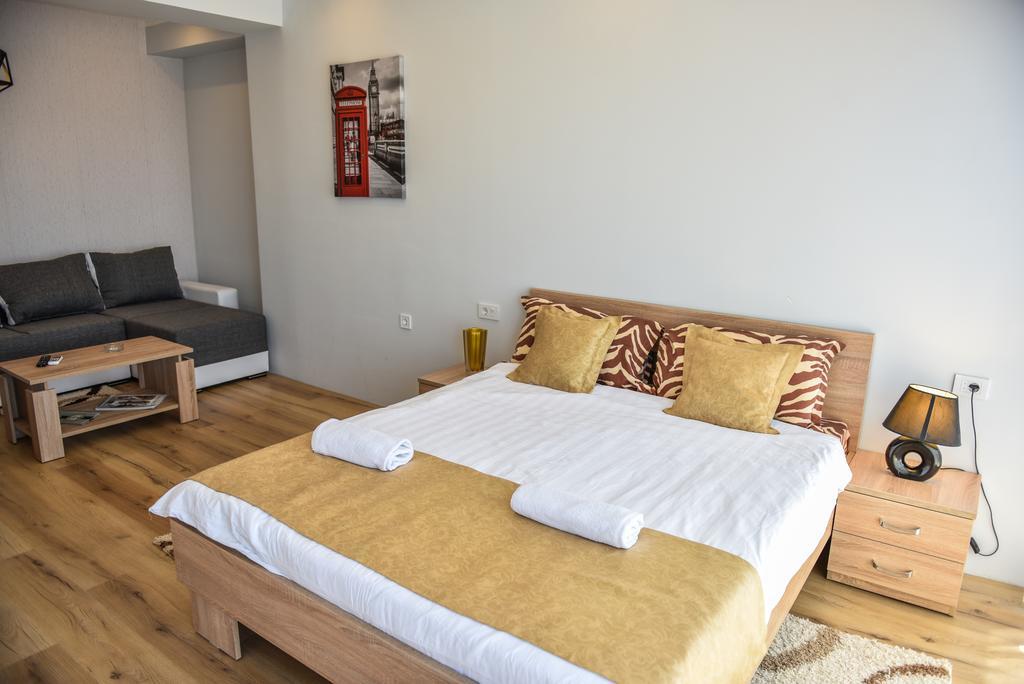 Hotel Cruiser Ulcinj Bagian luar foto