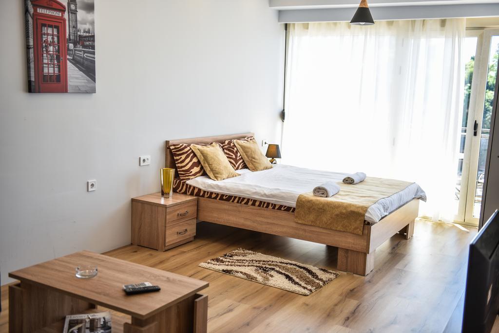 Hotel Cruiser Ulcinj Bagian luar foto