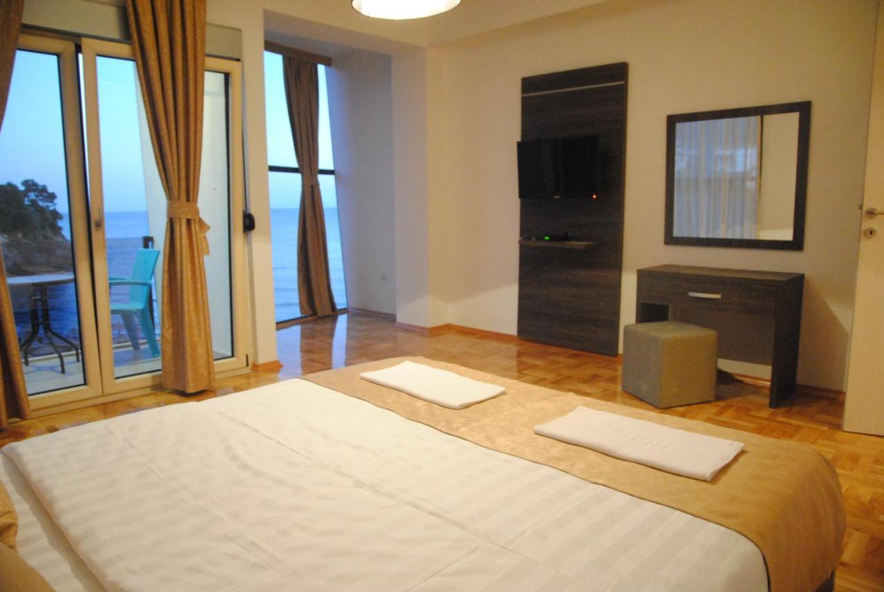 Hotel Cruiser Ulcinj Bagian luar foto